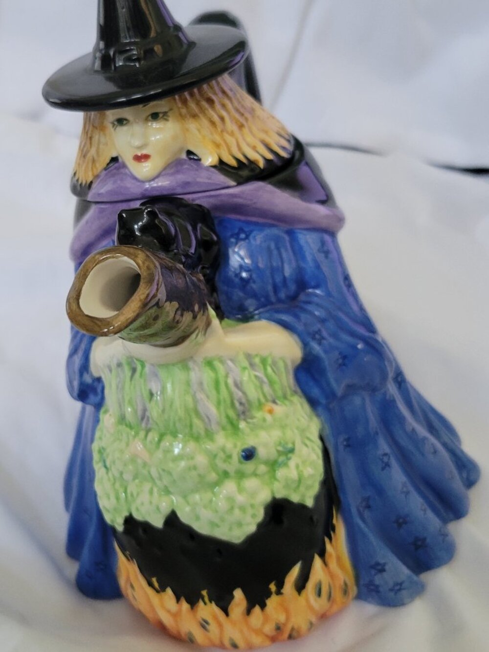 Inspirado IDC Hand Painted Witch Teapot Black Cat Halloween Decor